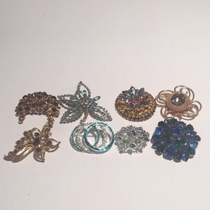 Vintage lot of brooches